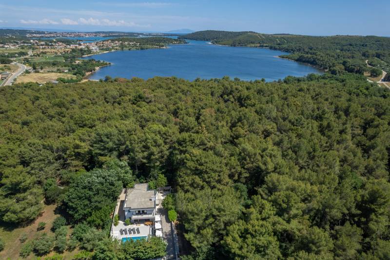 Luxusvilla Bosque mit Pool Pula