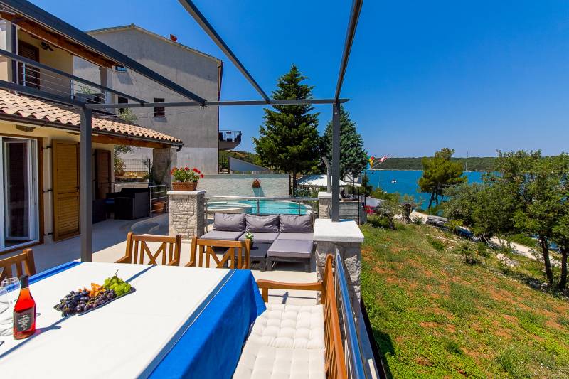 Vila Lyra s Bazenom Pula