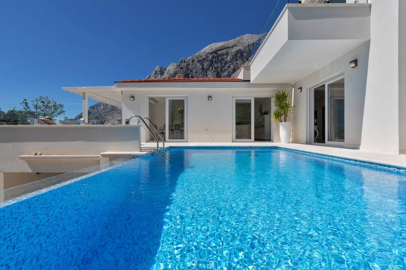 Vila Simply White s Bazenom Makarska