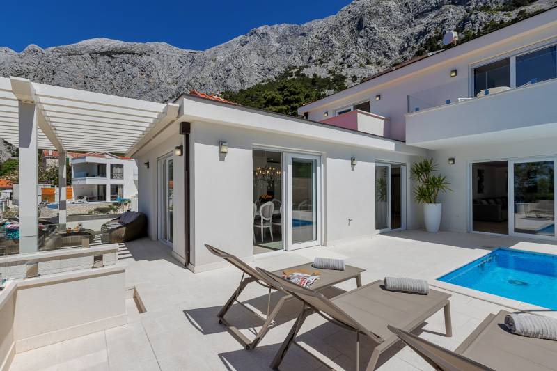 Vila Simply White s Bazenom Makarska