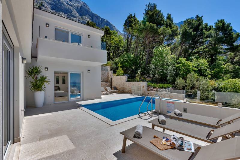 Vila Simply White s Bazenom Makarska