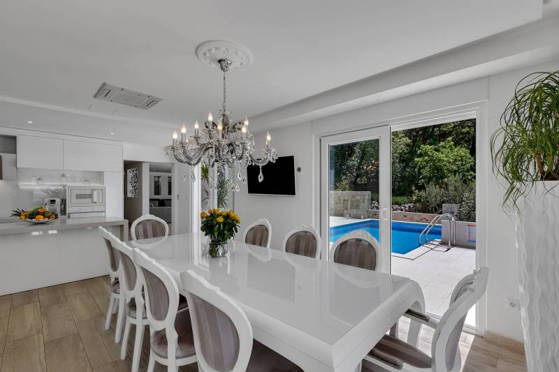 Vila Simply White s Bazenom Makarska