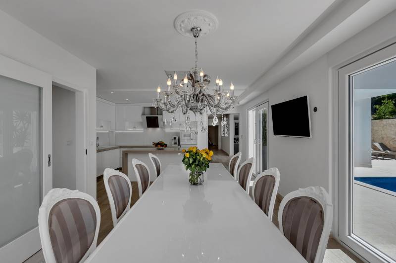 Vila Simply White s Bazenom Makarska