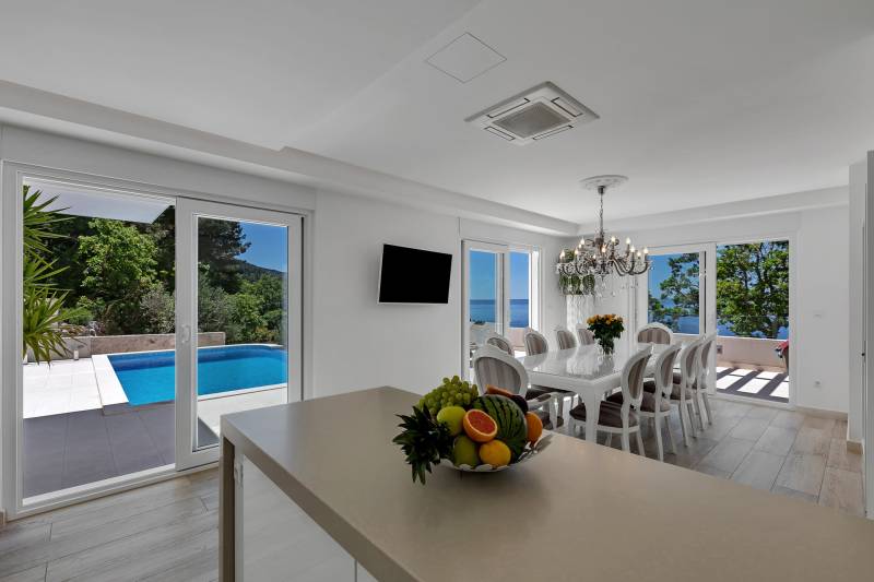 Vila Simply White s Bazenom Makarska