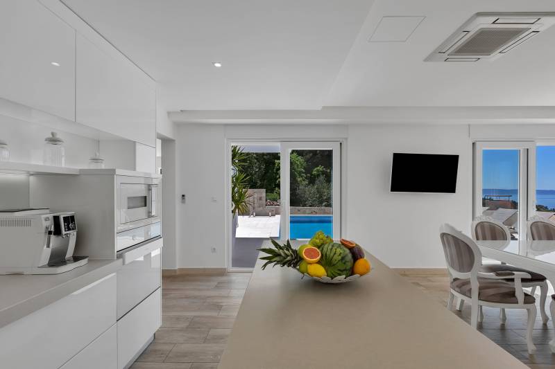 Vila Simply White s Bazenom Makarska