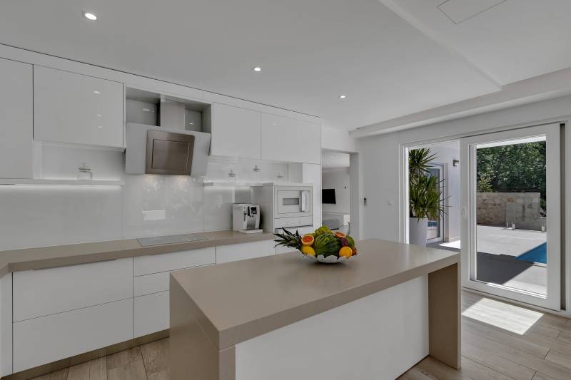 Vila Simply White s Bazenom Makarska