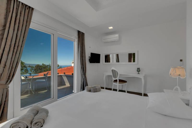 Vila Simply White s Bazenom Makarska
