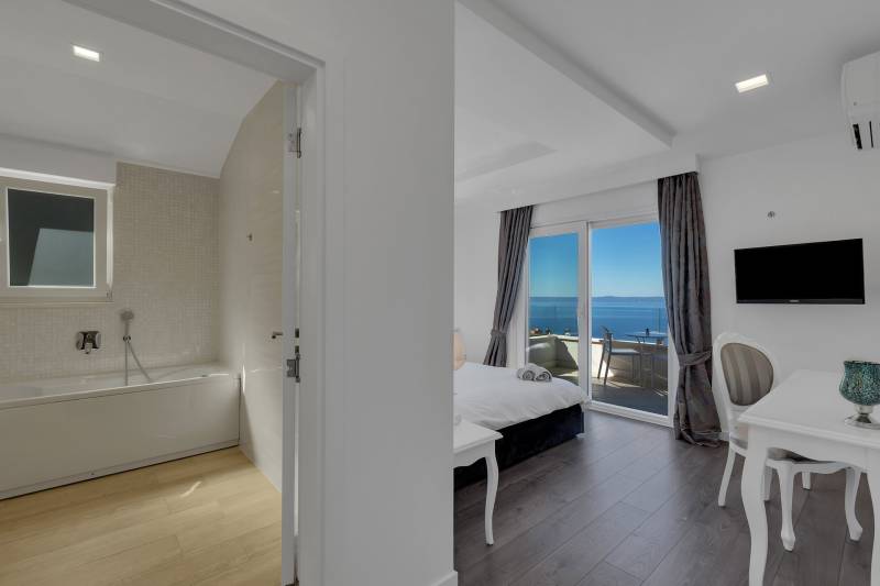 Vila Simply White s Bazenom Makarska