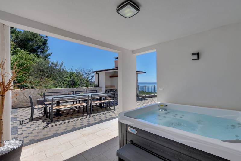Vila Simply White s Bazenom Makarska