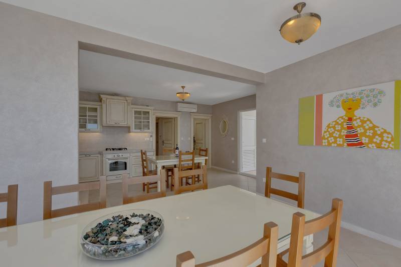 Vila Simply White s Bazenom Makarska