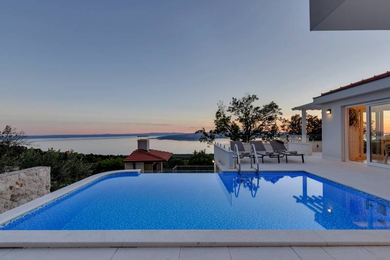 Vila Simply White s Bazenom Makarska