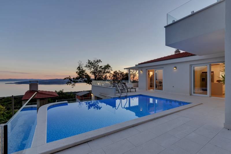 Vila Simply White s Bazenom Makarska