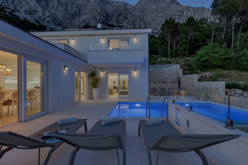 Vila Simply White s Bazenom Makarska