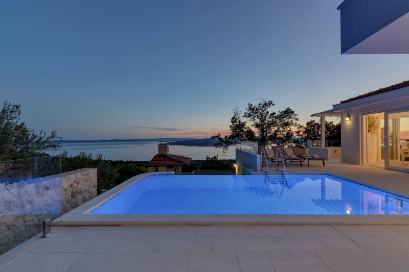 Vila Simply White s Bazenom Makarska