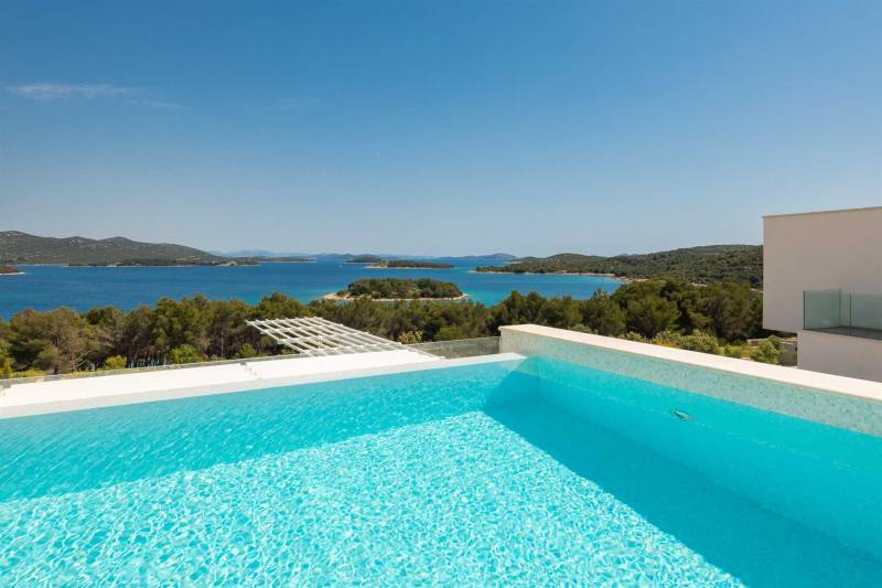 Luxury Villa Lynx with Pool
