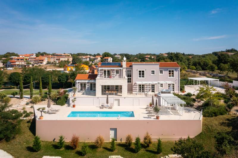 Villa Energy Platinum med Basseng Pula