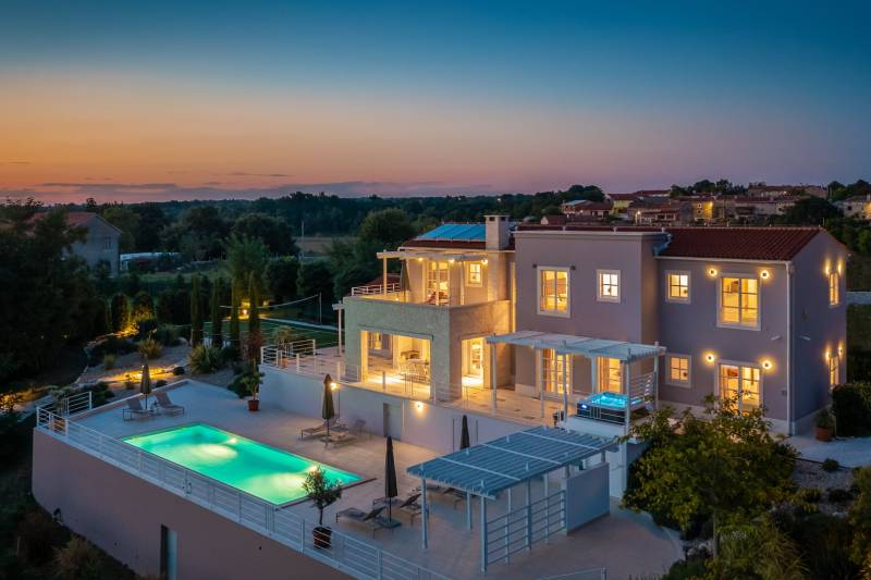 Villa Energy Platinum med Basseng Pula