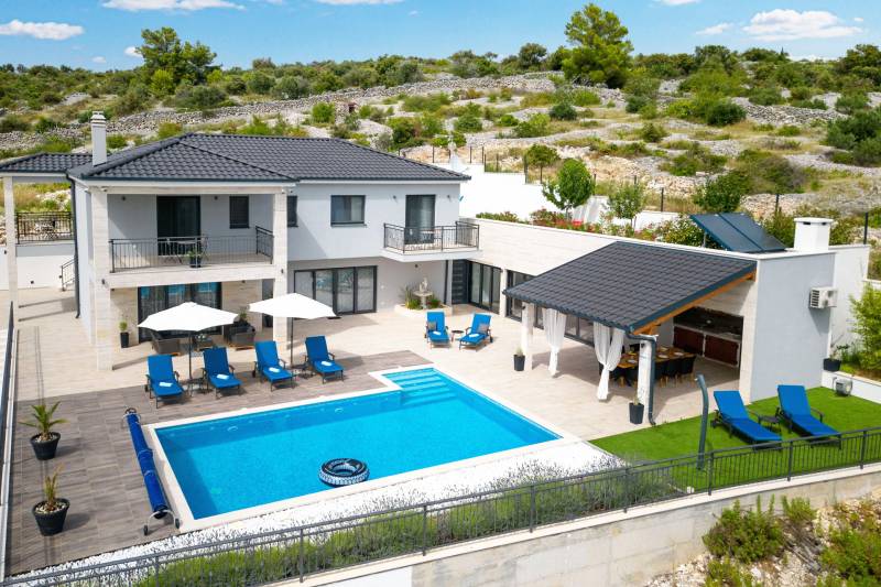 Villa Fontana with Heated Pool Trogir
