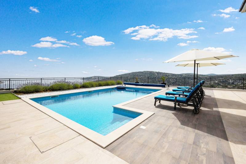 Villa Fontana with Heated Pool Trogir