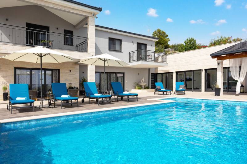 Villa Fontana with Heated Pool Trogir