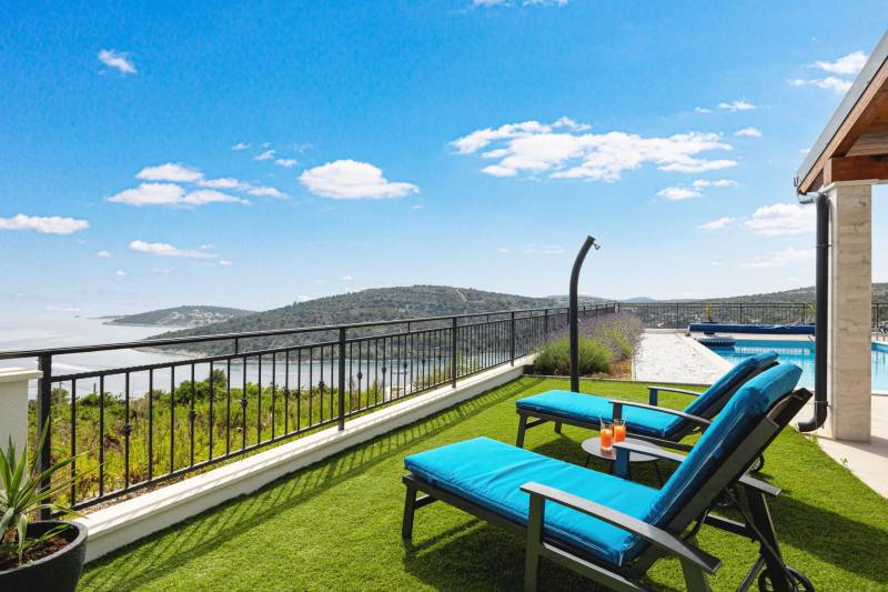 Villa Fontana with Heated Pool Trogir