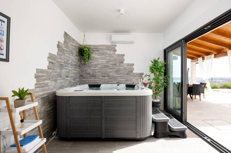Villa Fontana with Heated Pool Trogir