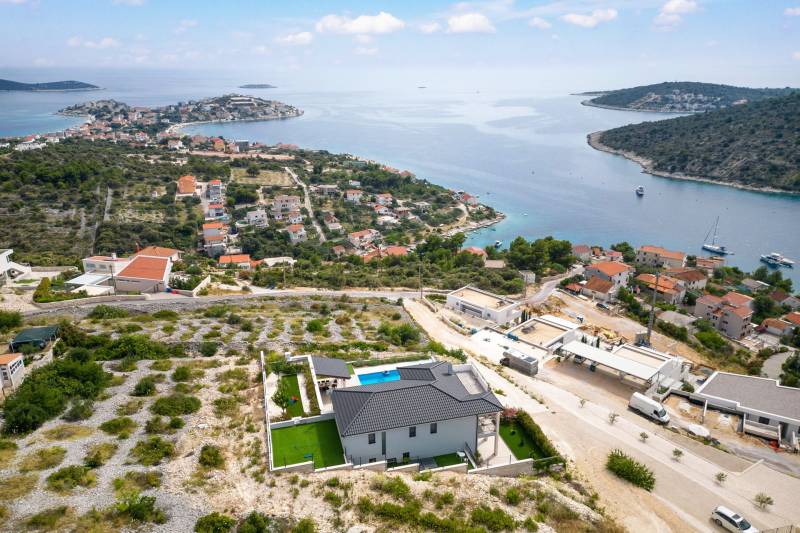 Villa Fontana with Heated Pool Trogir