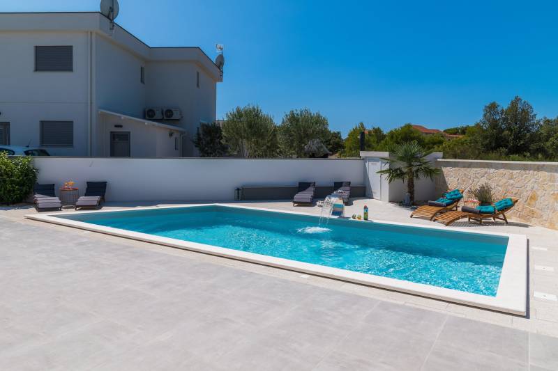 Villa Malin mit Pool Šibenik