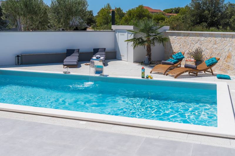 Villa Malin mit Pool Šibenik