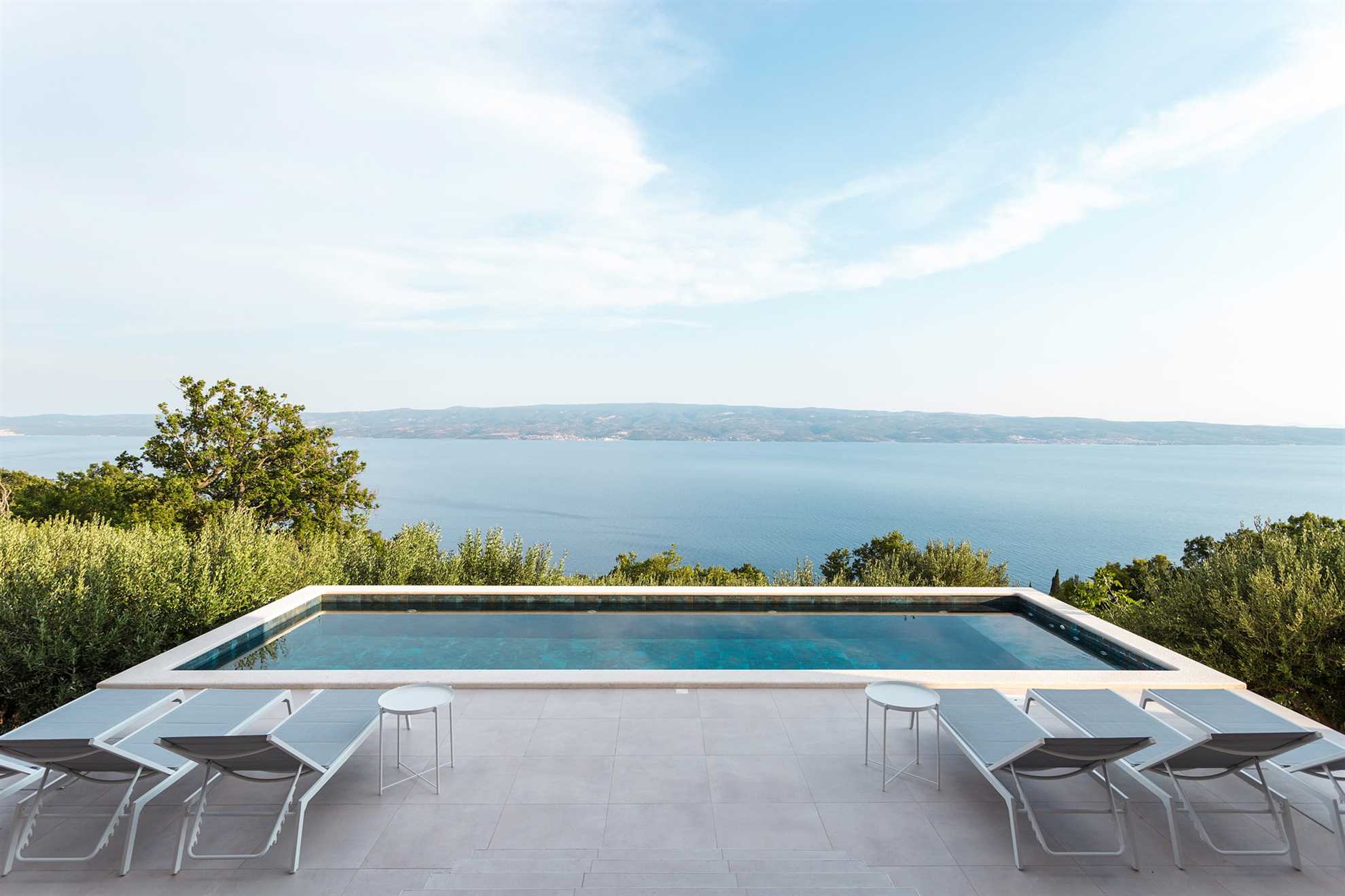 Luxury Villa Aileron with Pool