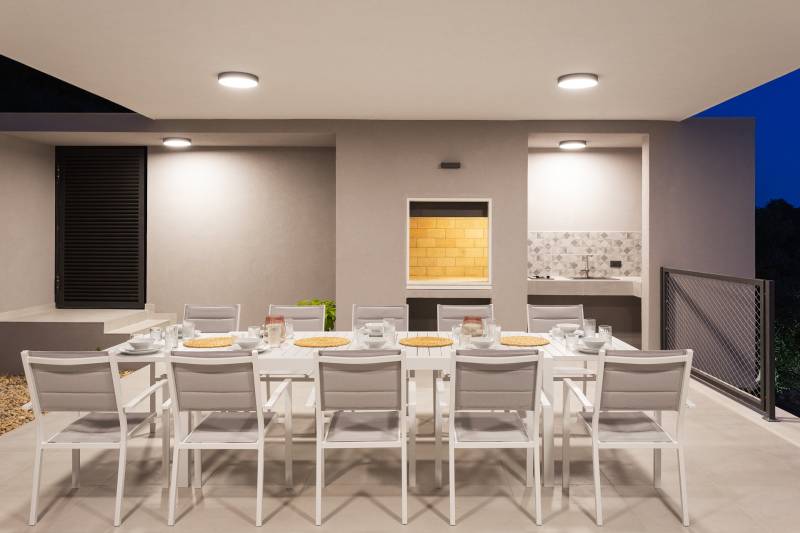 Luxusvilla Aileron mit Pool Split