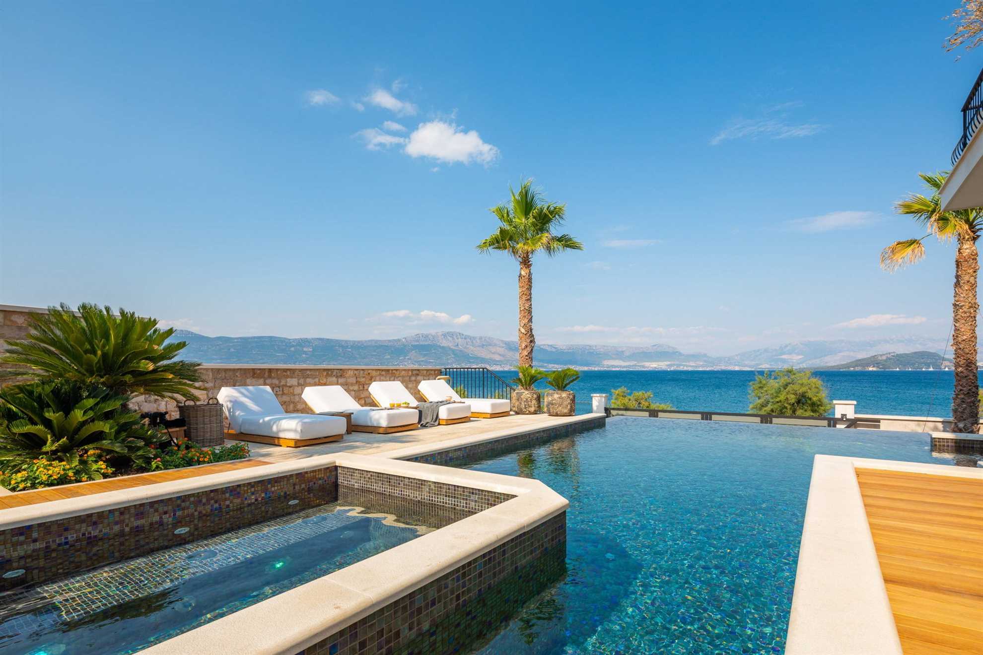 Luxury Villa Momento with Pool