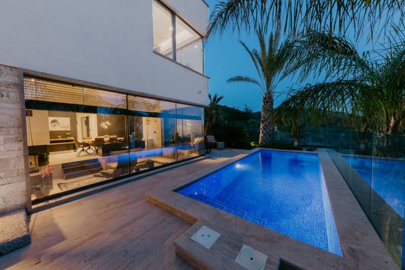 Villa Black & Gold with Pool