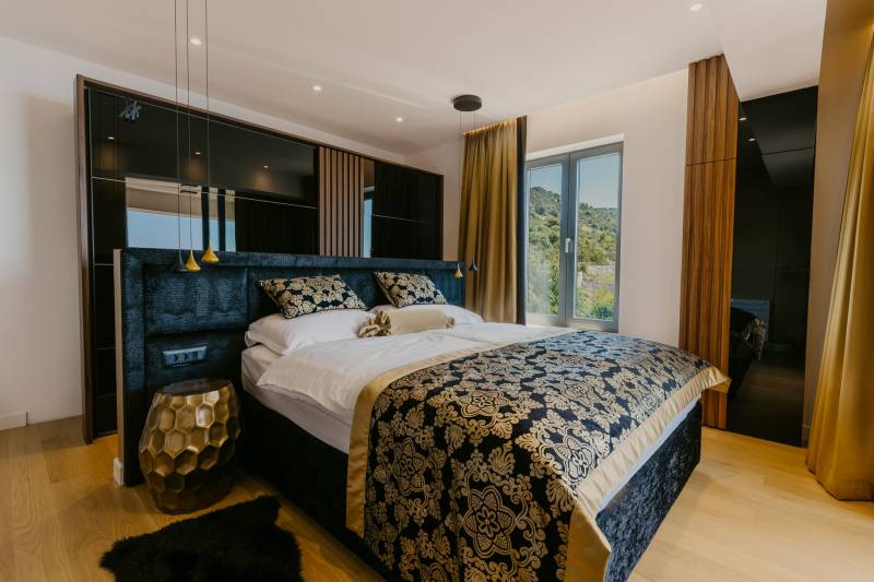 Villa Black & Gold with Pool Trogir