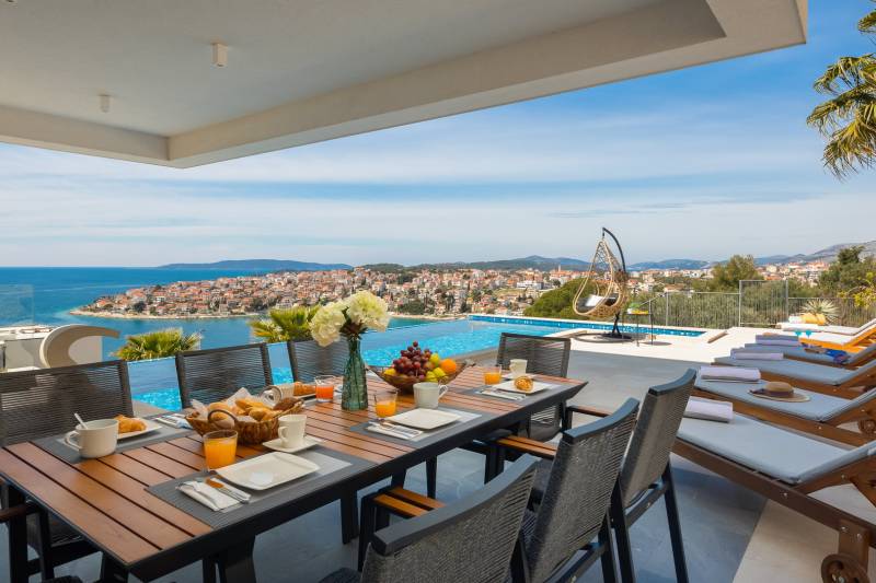 Luxury Villa Black Pearl with Pool Trogir