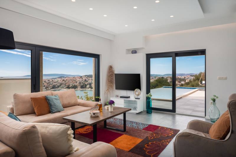 Luxury Villa Black Pearl with Pool Trogir