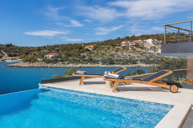 Vila Punta Planka na Plaži s Bazenom Primošten
