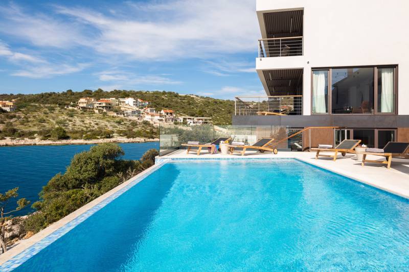 Vila Punta Planka na Plaži s Bazenom Primošten