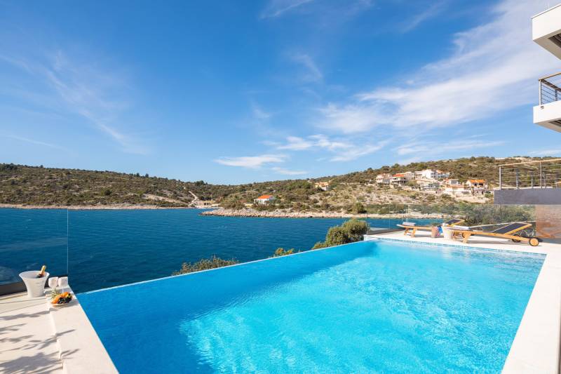 Vila Punta Planka na Plaži s Bazenom Primošten