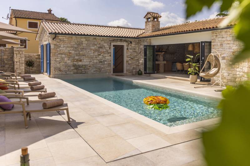 Luxury Villa Caesarius with Pool