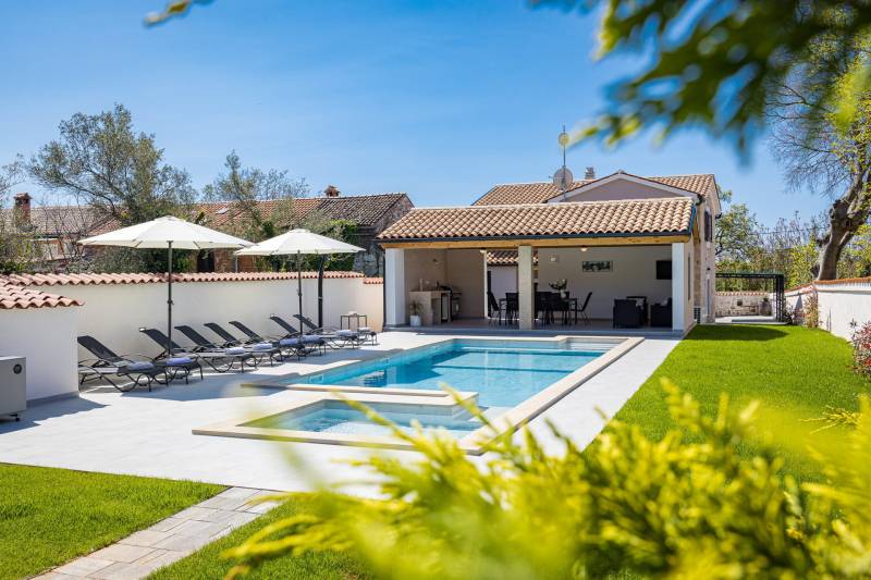 Holiday Home Dandelion with Pool Pula