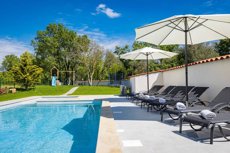 Holiday Home Dandelion with Pool Pula