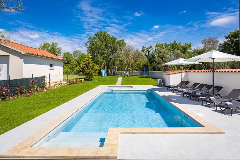 Holiday Home Dandelion with Pool Pula
