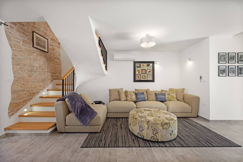 Holiday Home Dandelion with Pool Pula