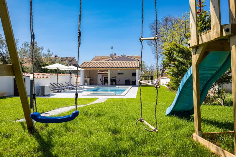 Holiday Home Dandelion with Pool Pula