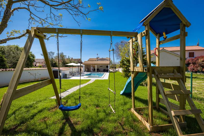 Holiday Home Dandelion with Pool Pula