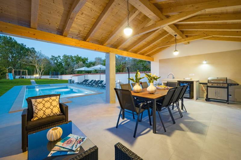 Holiday Home Dandelion with Pool Pula
