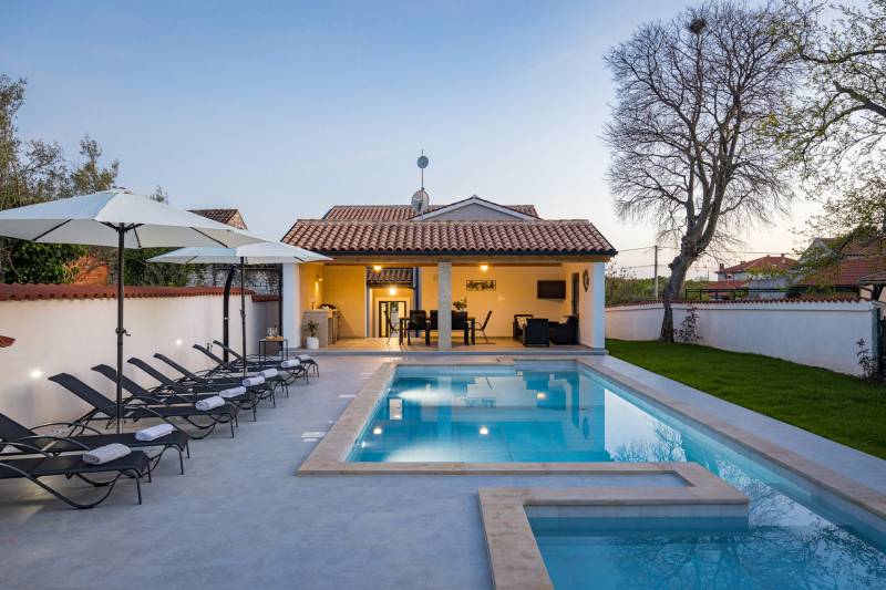 Holiday Home Dandelion with Pool Pula
