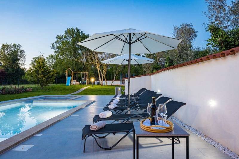 Holiday Home Dandelion with Pool Pula