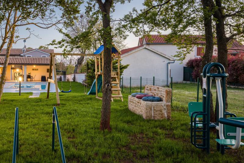 Holiday Home Dandelion with Pool Pula